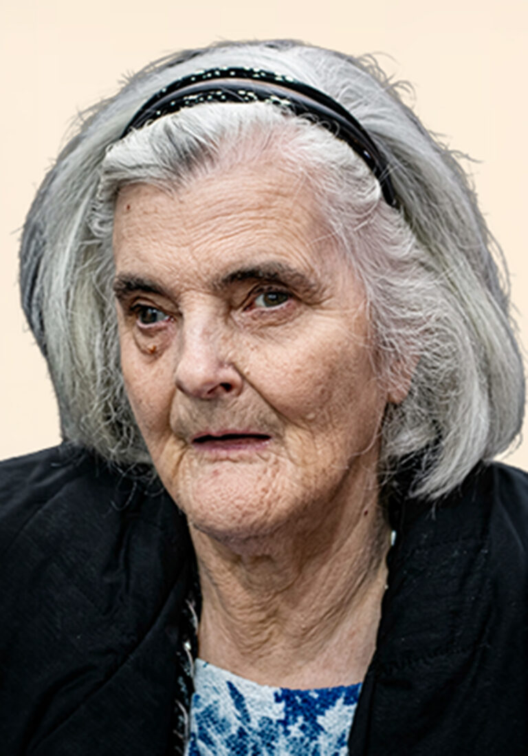 MARIA MANUELA VICENTE DE CASTRO SALAZAR